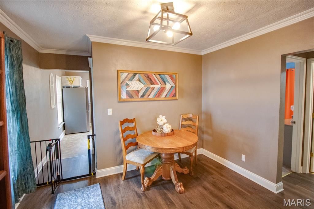 Image 11 of property listing at 215 10th Street, Wood River, IL 62095