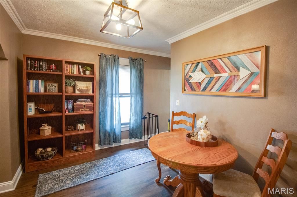 Image 12 of property listing at 215 10th Street, Wood River, IL 62095