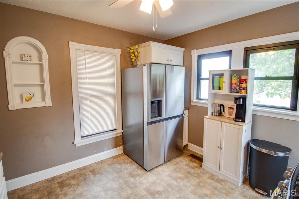 Image 17 of property listing at 215 10th Street, Wood River, IL 62095
