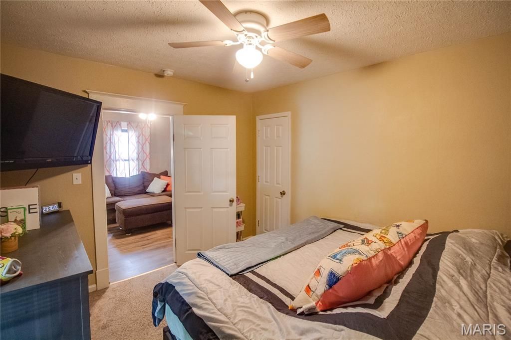 Image 23 of property listing at 215 10th Street, Wood River, IL 62095