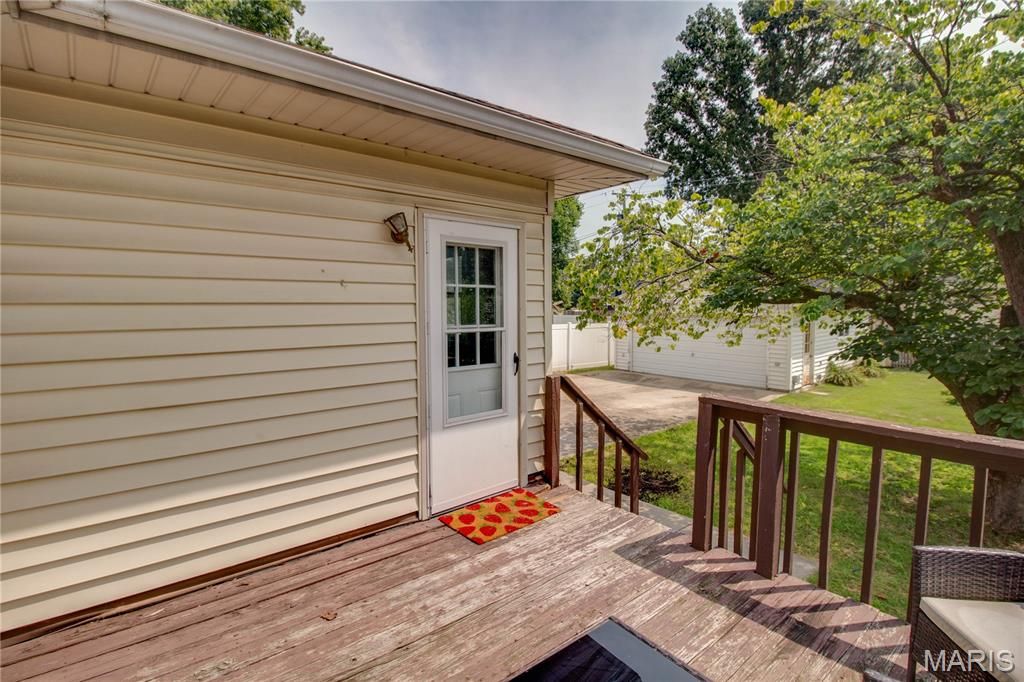 Image 29 of property listing at 215 10th Street, Wood River, IL 62095