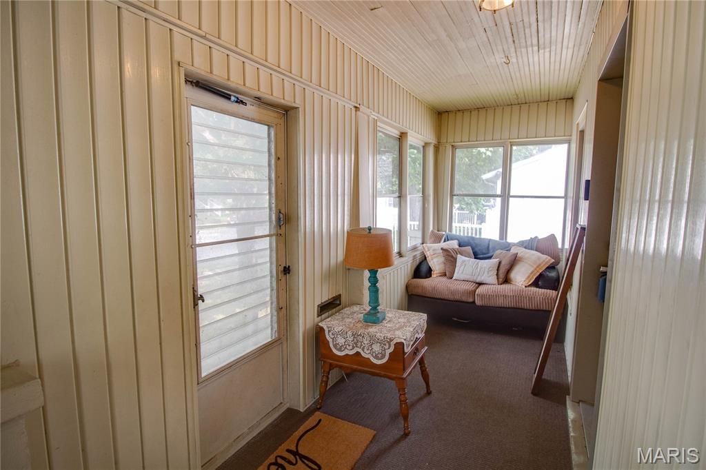 Image 6 of property listing at 215 10th Street, Wood River, IL 62095