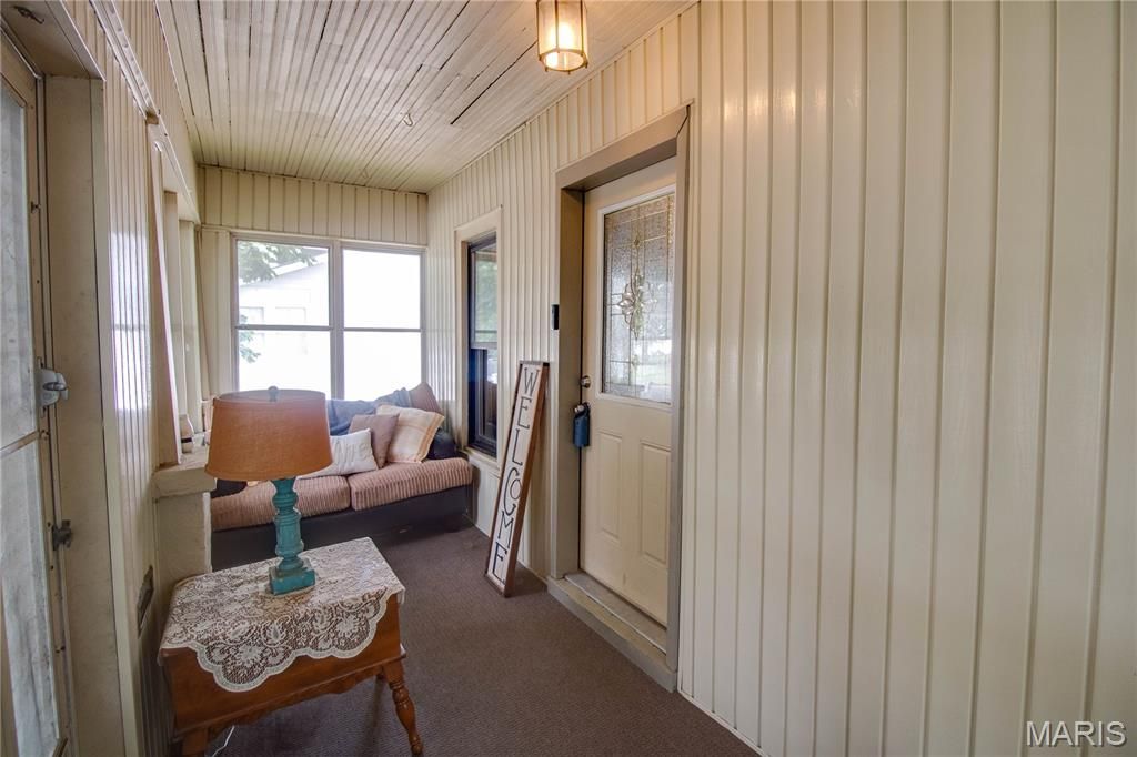 Image 7 of property listing at 215 10th Street, Wood River, IL 62095