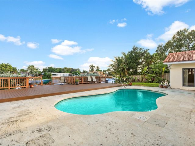 21151 NE 22nd Ct, Miami, FL 33180