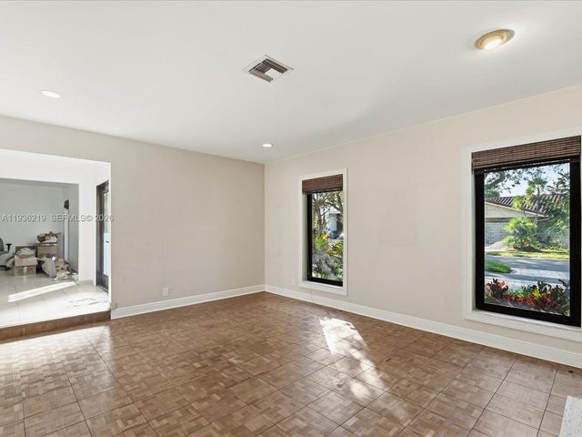 21151 NE 22nd Ct, Miami, FL 33180