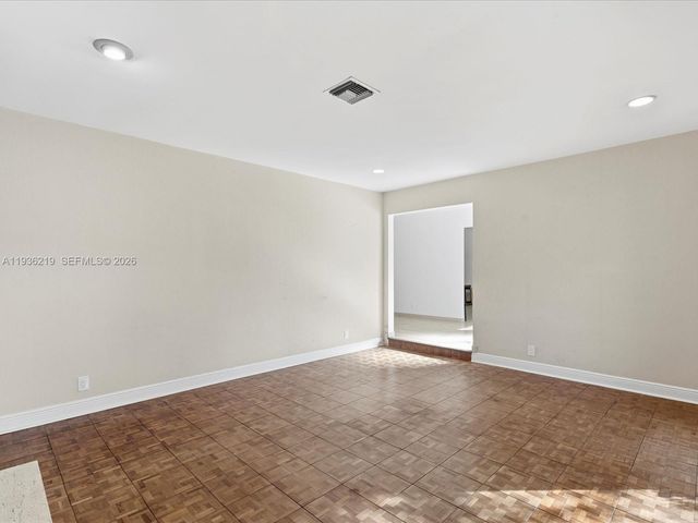 21151 NE 22nd Ct, Miami, FL 33180