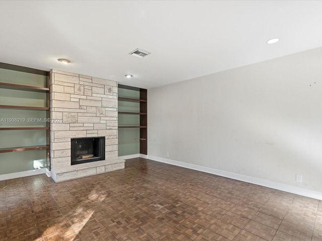 21151 NE 22nd Ct, Miami, FL 33180