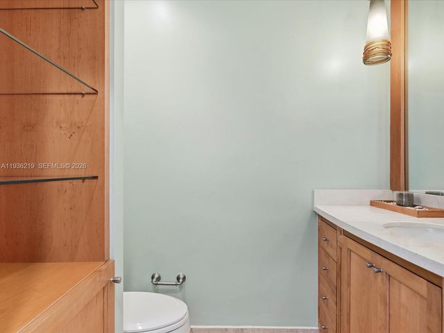 21151 NE 22nd Ct, Miami, FL 33180