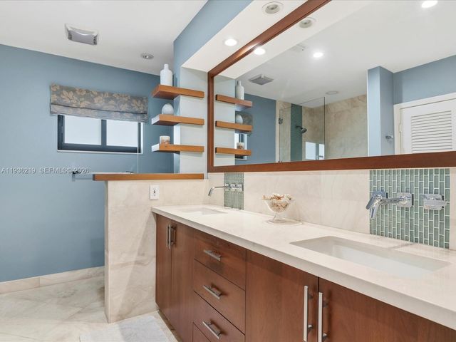 21151 NE 22nd Ct, Miami, FL 33180