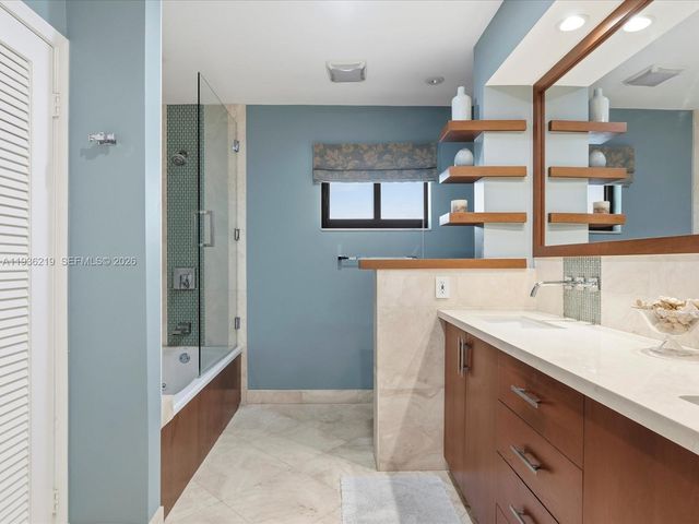 21151 NE 22nd Ct, Miami, FL 33180