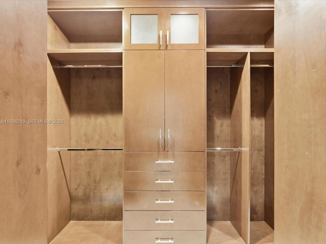 21151 NE 22nd Ct, Miami, FL 33180