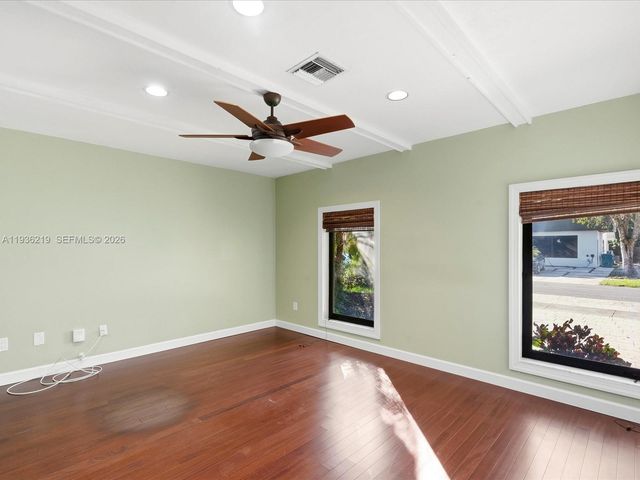 21151 NE 22nd Ct, Miami, FL 33180