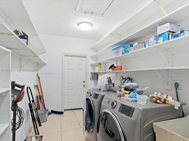 21151 NE 22nd Ct, Miami, FL 33180