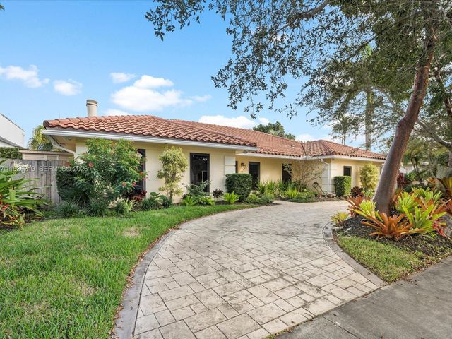 21151 NE 22nd Ct, Miami, FL 33180