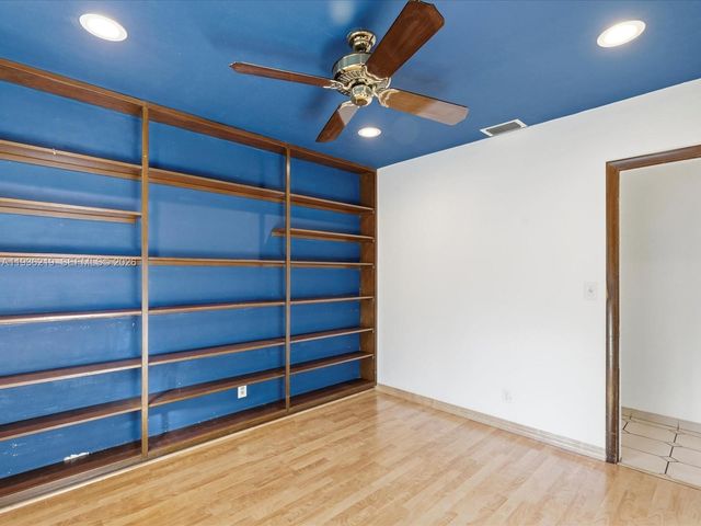 21151 NE 22nd Ct, Miami, FL 33180