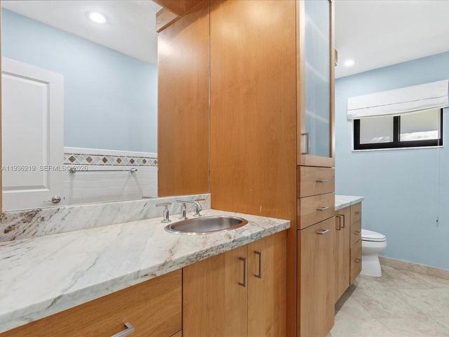 21151 NE 22nd Ct, Miami, FL 33180