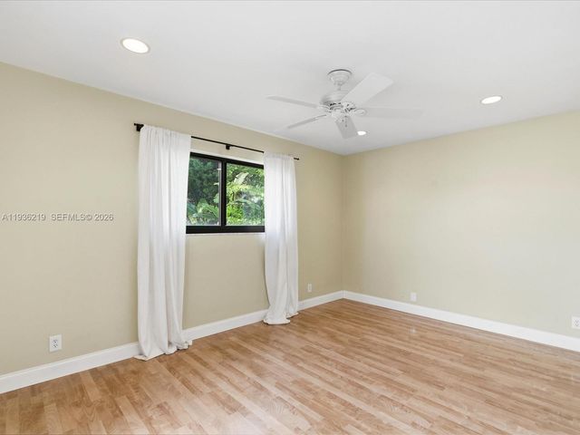 21151 NE 22nd Ct, Miami, FL 33180