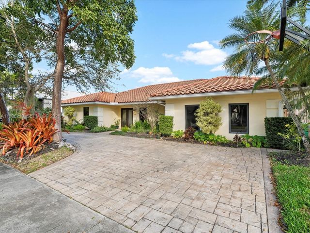 21151 NE 22nd Ct, Miami, FL 33180