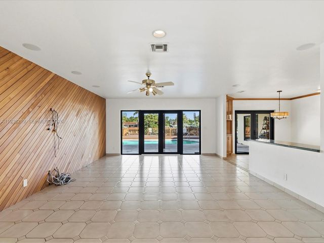 21151 NE 22nd Ct, Miami, FL 33180