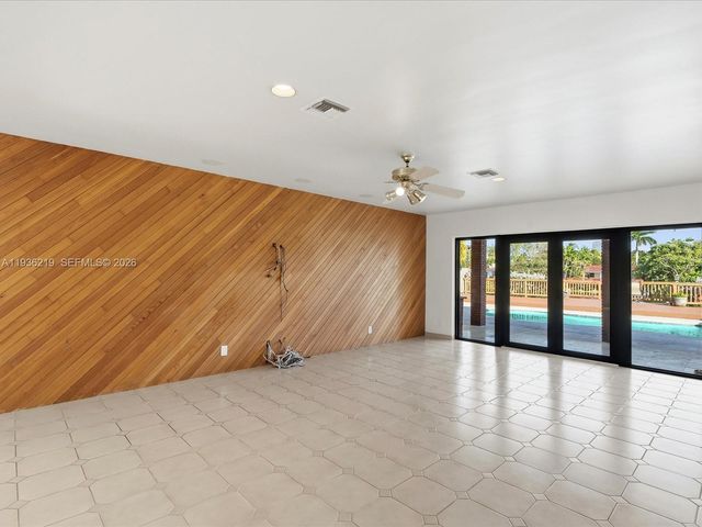 21151 NE 22nd Ct, Miami, FL 33180