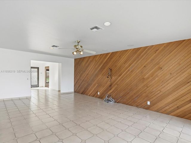 21151 NE 22nd Ct, Miami, FL 33180