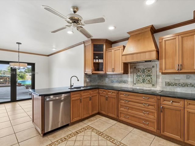 21151 NE 22nd Ct, Miami, FL 33180