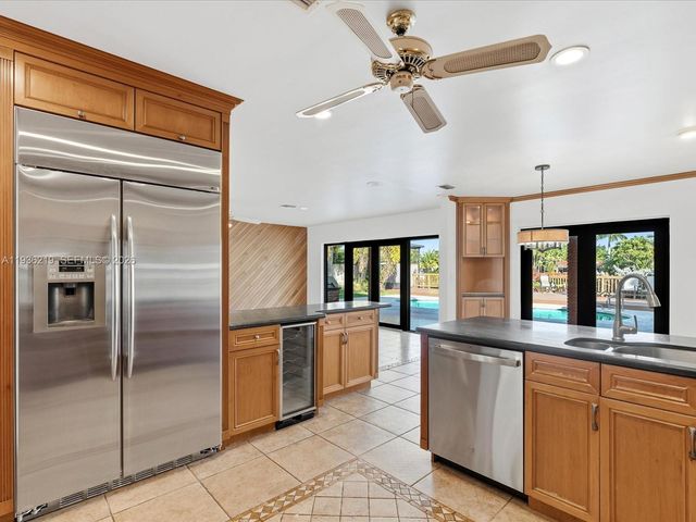 21151 NE 22nd Ct, Miami, FL 33180