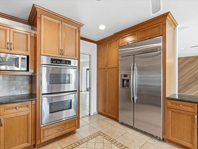 21151 NE 22nd Ct, Miami, FL 33180