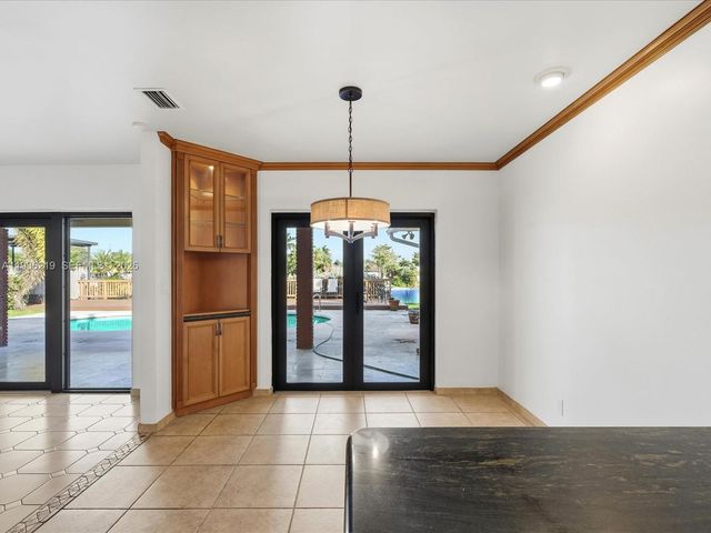 21151 NE 22nd Ct, Miami, FL 33180