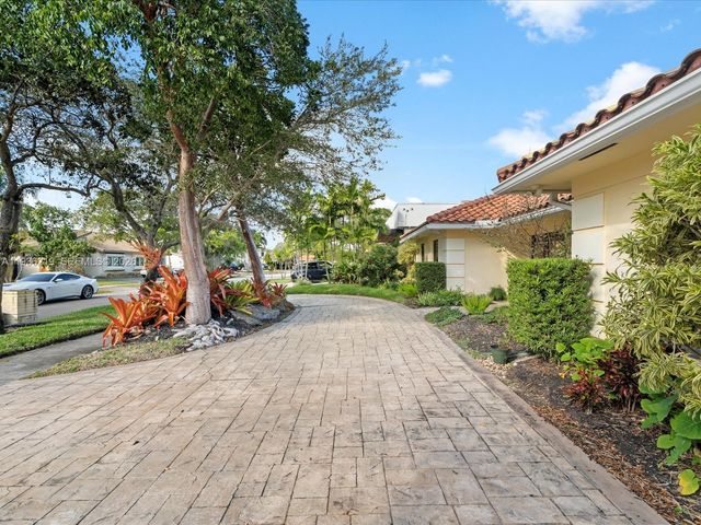 21151 NE 22nd Ct, Miami, FL 33180