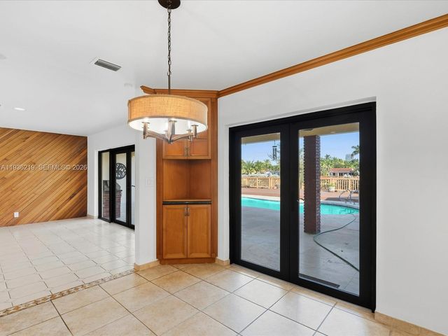 21151 NE 22nd Ct, Miami, FL 33180