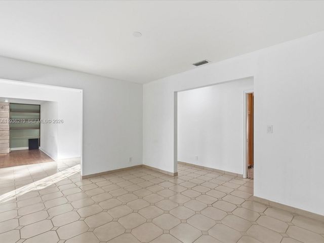 21151 NE 22nd Ct, Miami, FL 33180