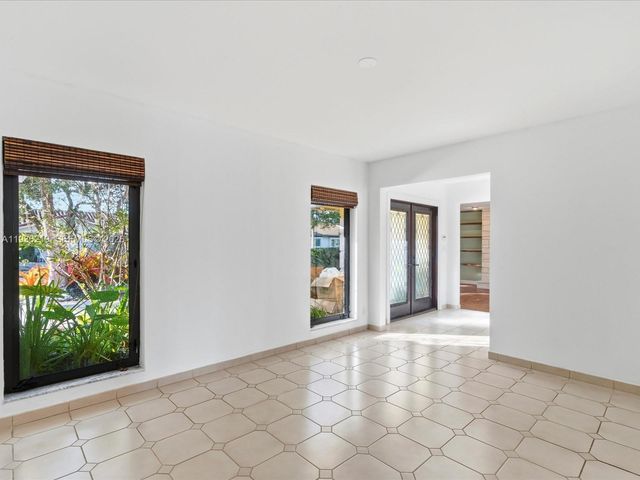 21151 NE 22nd Ct, Miami, FL 33180