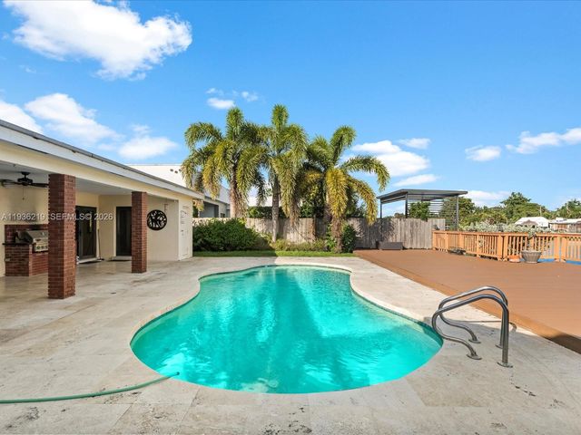 21151 NE 22nd Ct, Miami, FL 33180