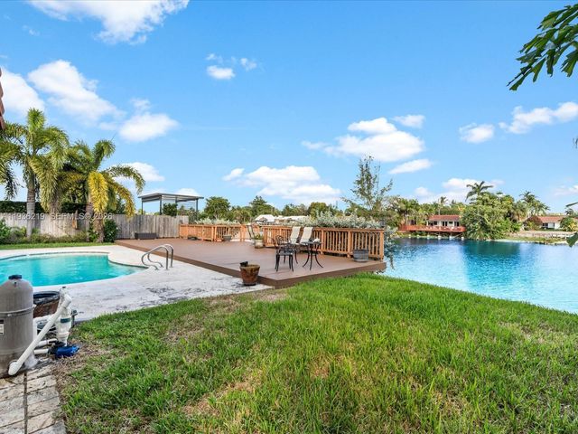 21151 NE 22nd Ct, Miami, FL 33180