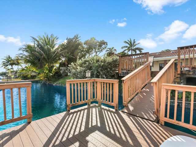 21151 NE 22nd Ct, Miami, FL 33180