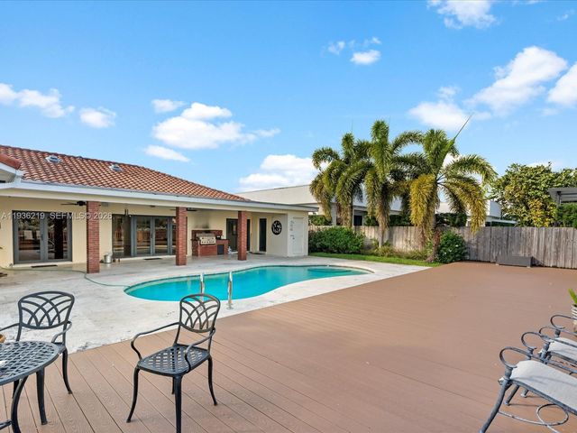 21151 NE 22nd Ct, Miami, FL 33180