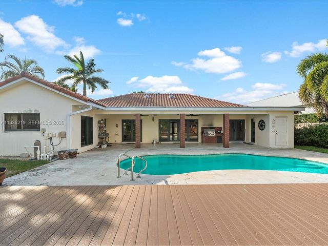 21151 NE 22nd Ct, Miami, FL 33180