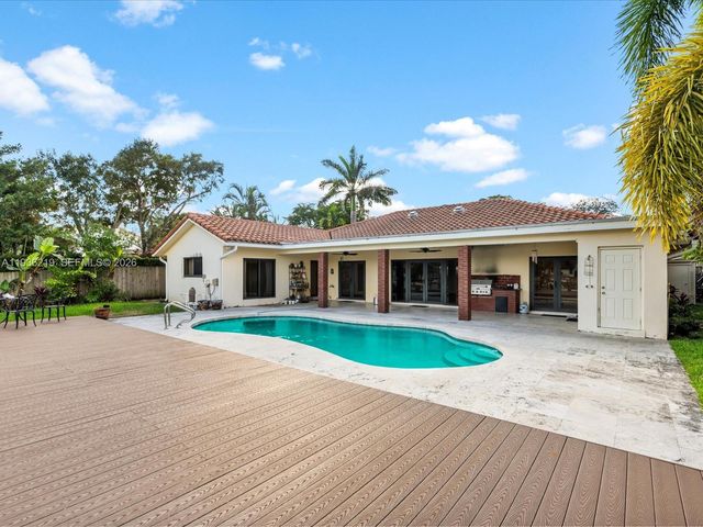 21151 NE 22nd Ct, Miami, FL 33180