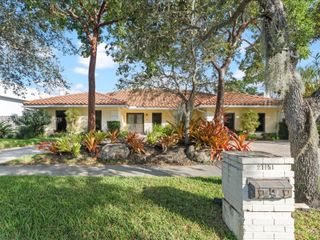 21151 NE 22nd Ct, Miami, FL 33180