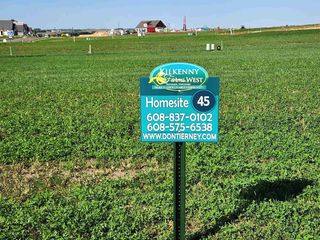 1511 S Holiday Drive, Waunakee, WI 53597