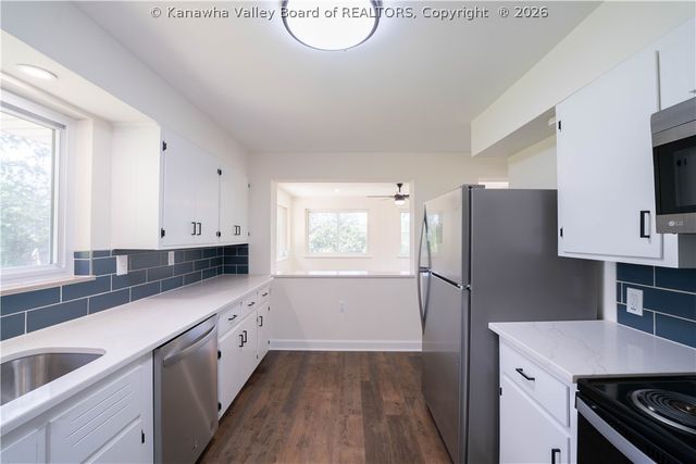 827 Hughes Drive, St Albans, WV 25177