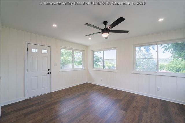 827 Hughes Drive, St Albans, WV 25177