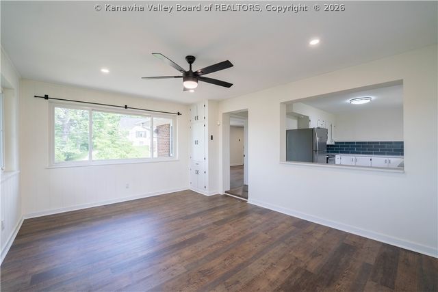 827 Hughes Drive, St Albans, WV 25177