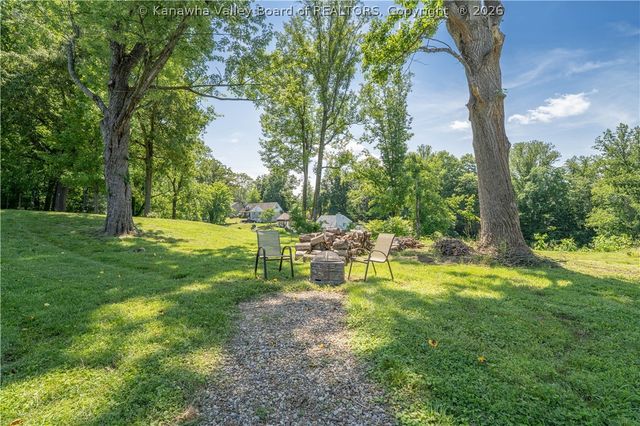 827 Hughes Drive, St Albans, WV 25177