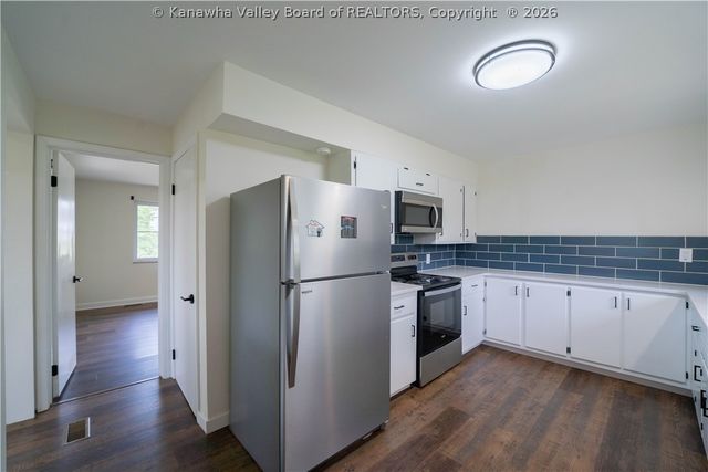 827 Hughes Drive, St Albans, WV 25177