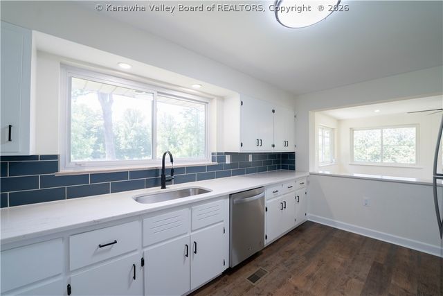 827 Hughes Drive, St Albans, WV 25177