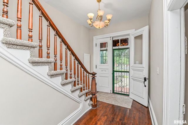 304 BUENA VISTA Avenue, Pekin, IL 61554