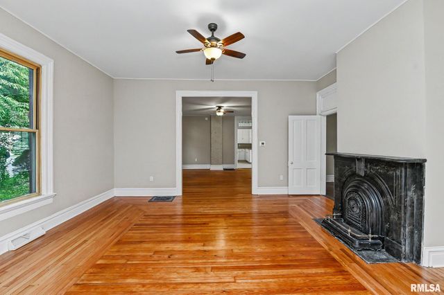 304 BUENA VISTA Avenue, Pekin, IL 61554