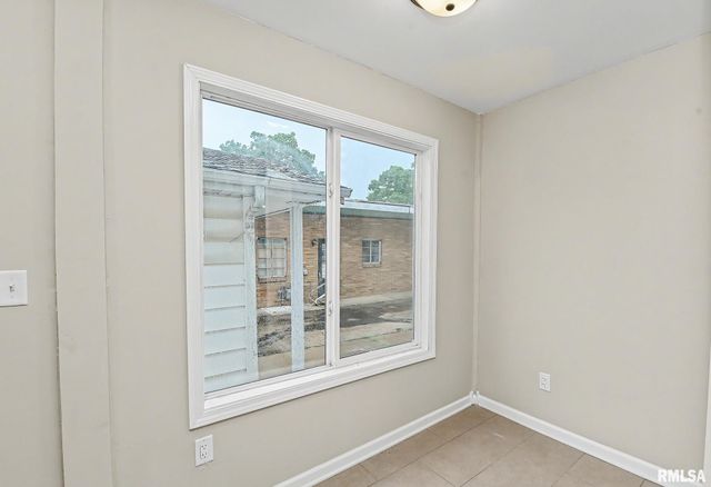 304 BUENA VISTA Avenue, Pekin, IL 61554